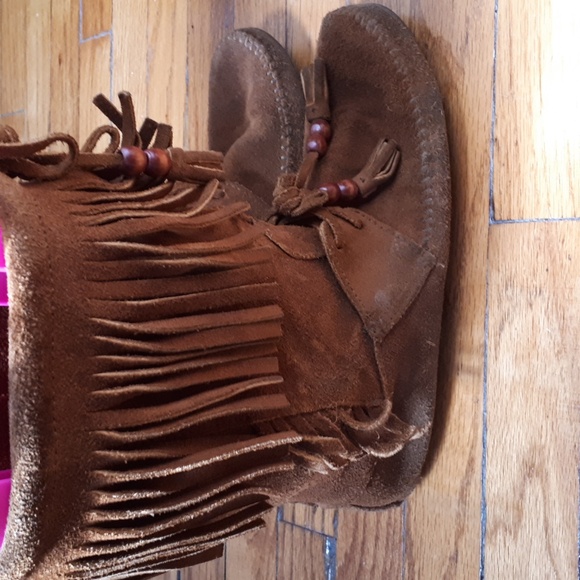 Minnetonka Moccasins Woodstock Chestnut Boots - Picture 4 of 11